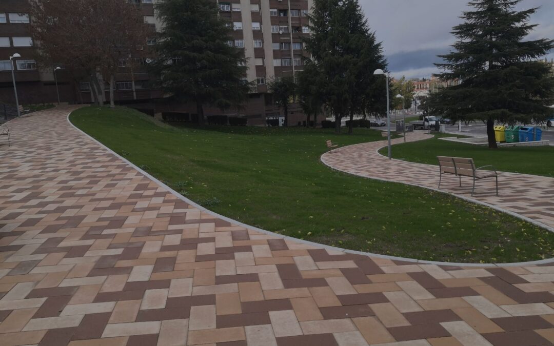 Pavimento con adoquines: garantía de durabilidad y resistencia de las superficies en cualquier entorno